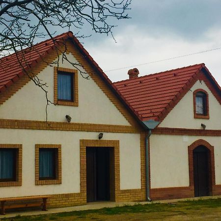 Takacs Pince Apartman Hajos Екстер'єр фото